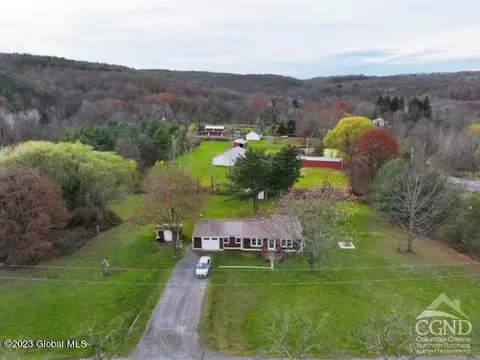 379 School Hill Rd, Hannacroix, NY 12087