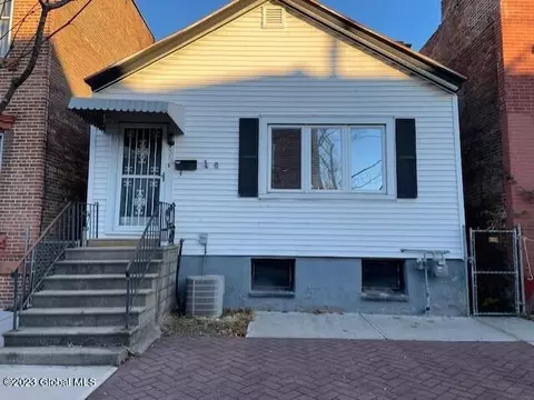 366 4th St, Troy, NY 12180