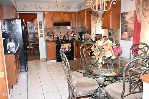220 Shereen Ct, Schenectady, NY 12304 photo 9