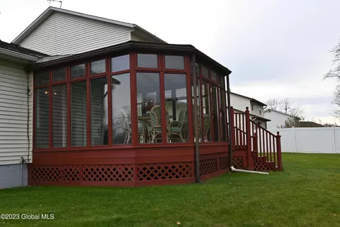 220 Shereen Ct, Schenectady, NY 12304 photo 34