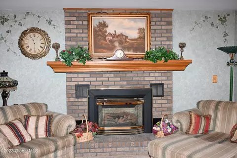 220 Shereen Ct, Schenectady, NY 12304 photo 13