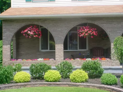 220 Shereen Ct, Schenectady, NY 12304 photo 5