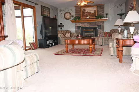 220 Shereen Ct, Schenectady, NY 12304 photo 15