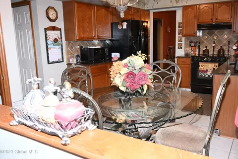220 Shereen Ct, Schenectady, NY 12304 photo 11