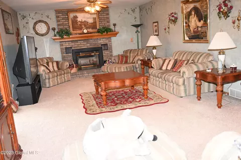 220 Shereen Ct, Schenectady, NY 12304 photo 12