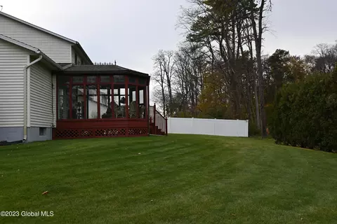 220 Shereen Ct, Schenectady, NY 12304 photo 33