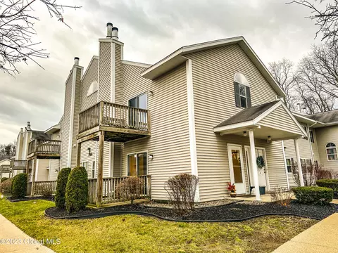 705 Greenwich Dr, Albany, NY 12203