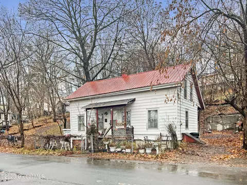71 First St, Castleton On Hudson, NY 12033