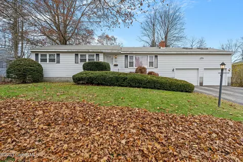 15 Marlyn Dr, Burnt Hills, NY 12027