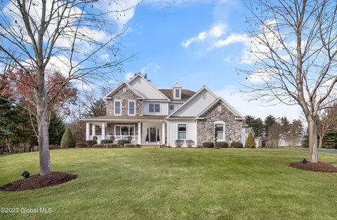 3 Champion Cir, Clifton Park, NY 12065