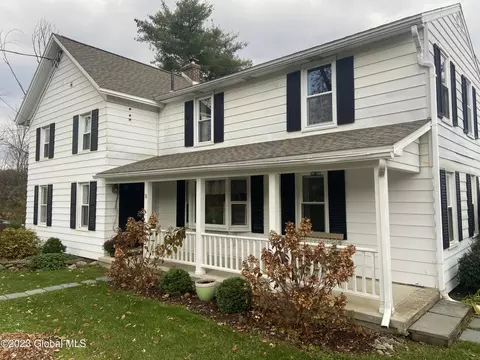 38 Hakes Rd, Troy, NY 12180
