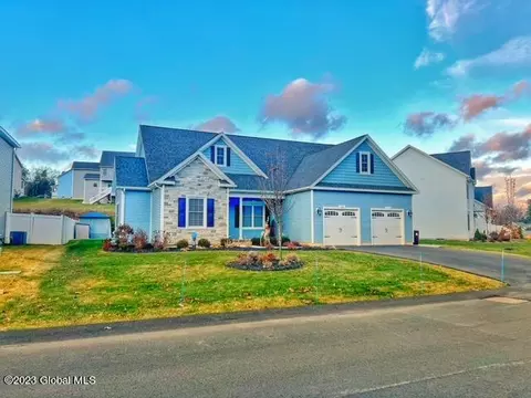 15 Landmark St, Latham, NY 12110