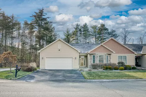 24 Pebble Ct, Slingerlands, NY 12159