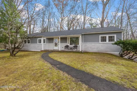 14 Eastwood Dr, Ballston Lake, NY 12019