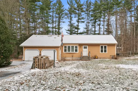 25 Joseph Ln, Wilton, NY 12831