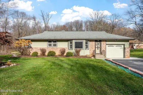 7 Tamarac Dr, Wynantskill, NY 12198