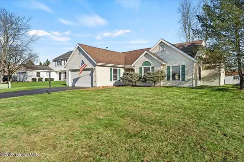 36 Rockefeller Blvd, Rensselaer, NY 12144