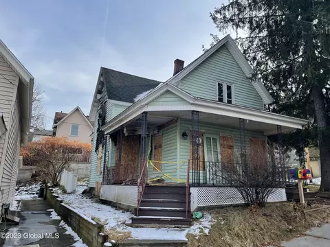 21 Bloomingdale Ave, Gloversville, NY 12078