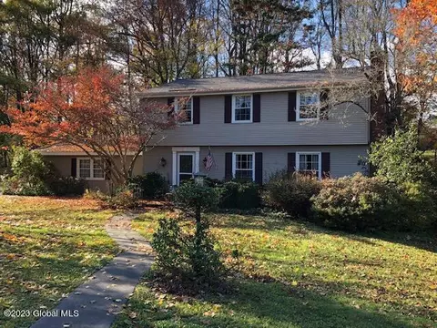 13 Holly Ln, Castleton On Hudson, NY 12033