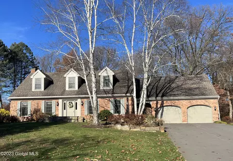 13 Greyledge Dr, Albany, NY 12211