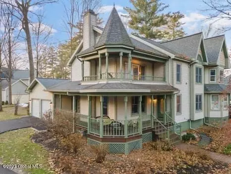 62 Sarazen St, Saratoga Springs, NY 12866