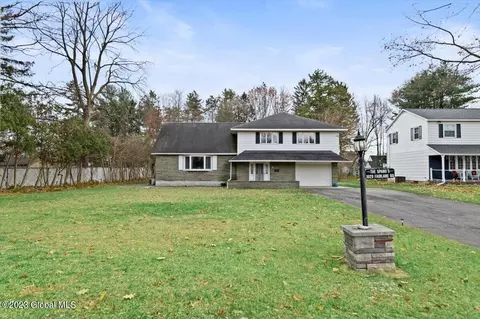 1029 Fairlane Rd, Schenectady, NY 12306
