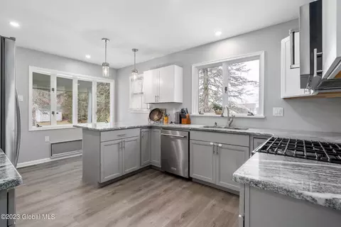 979 Riverview Rd, Schenectady, NY 12309 photo 14