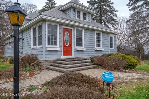 979 Riverview Rd, Schenectady, NY 12309 photo 4