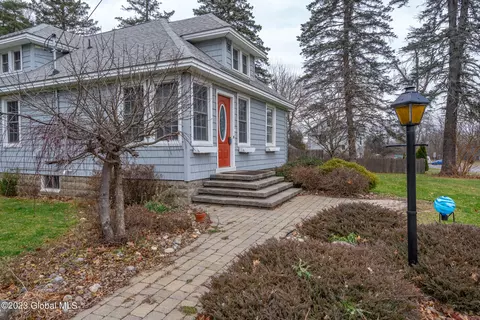 979 Riverview Rd, Schenectady, NY 12309 photo 3