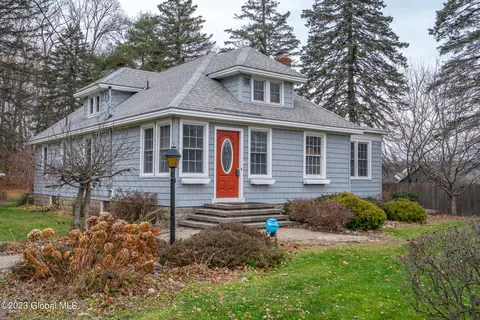 979 Riverview Rd, Schenectady, NY 12309 photo 2