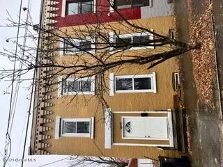 390 8th St, Troy, NY 12180