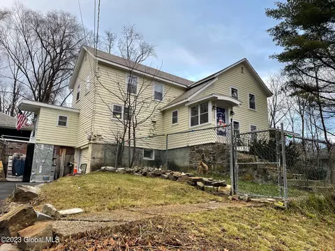 31 Gilmore St, Whitehall, NY 12887