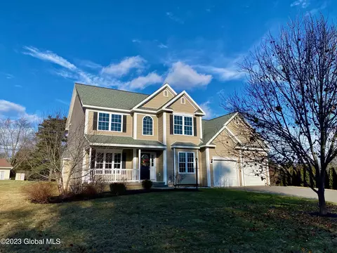 1 Flower Hill Ct, Niskayuna, NY 12309