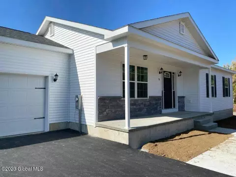 33 Black Bear Path, Corinth, NY 12822 photo 1