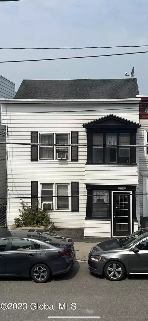 819 1st St, Rensselaer, NY 12144