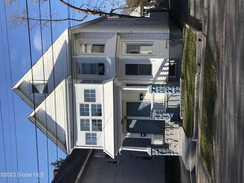 63 Elm St, Schenectady, NY 12304