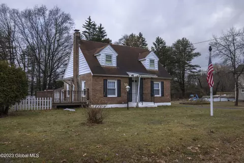 61 Greenfield Ave, Ballston Spa, NY 12020