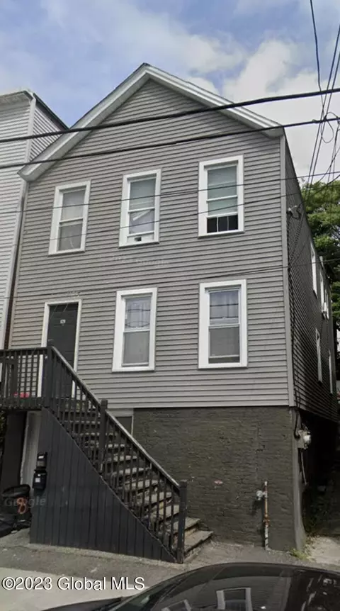 820 1st St, Rensselaer, NY 12144