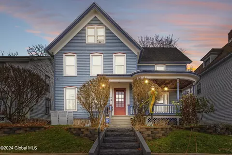 16 1st Ave, Gloversville, NY 12078