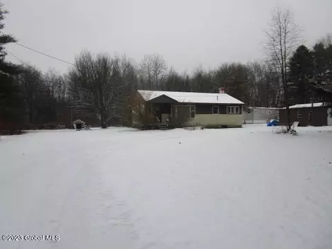 184 Smith Rd, Amsterdam, NY 12010