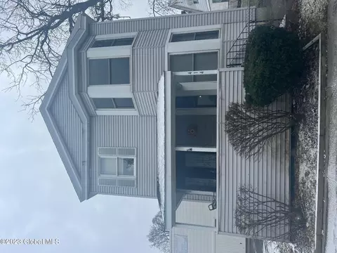 414 5th Ave, Troy, NY 12182