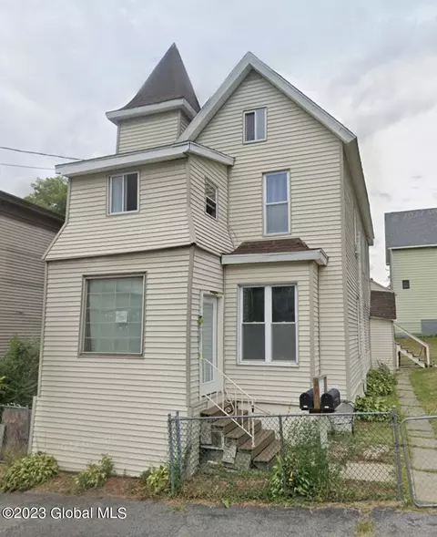 22 Henry St, Amsterdam, NY 12010
