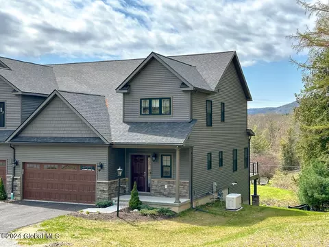 9 Hill Crest Ln #3, Lake George, NY 12845