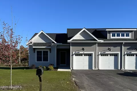 12 Kelts Farm Rd, Niskayuna, NY 12309