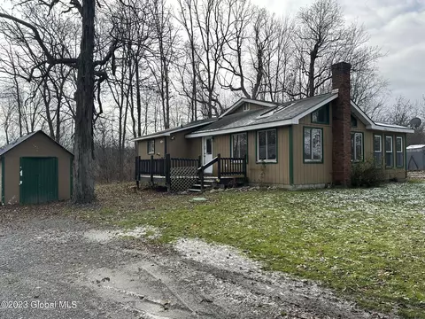 10 Breezy Haven Way, Crown Point, NY 12928