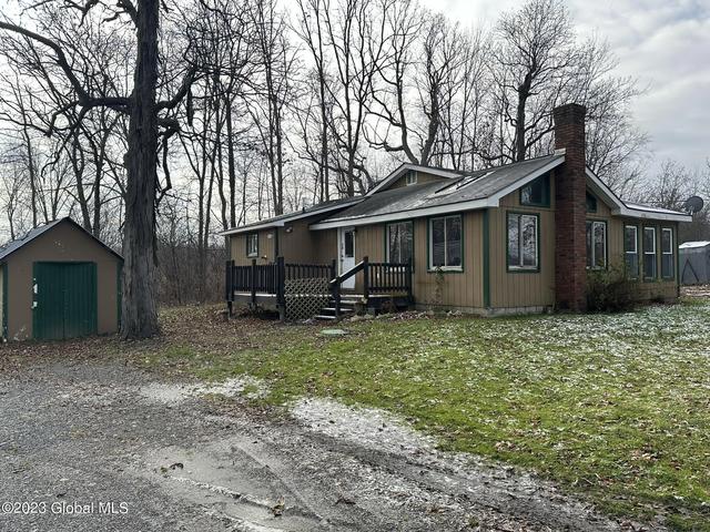 10 Breezy Haven Way, Crown Point, NY 12928