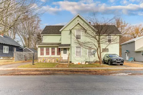 24 2nd Ave, Mayfield, NY 12117