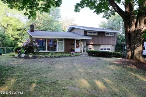 26 E Stephens Ln, Glenville, NY 12302