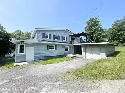 24 Lindeman Way, Poestenkill, NY 12140