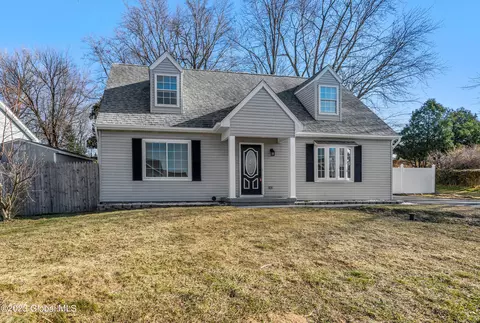 4 Manor Blvd, Troy, NY 12180